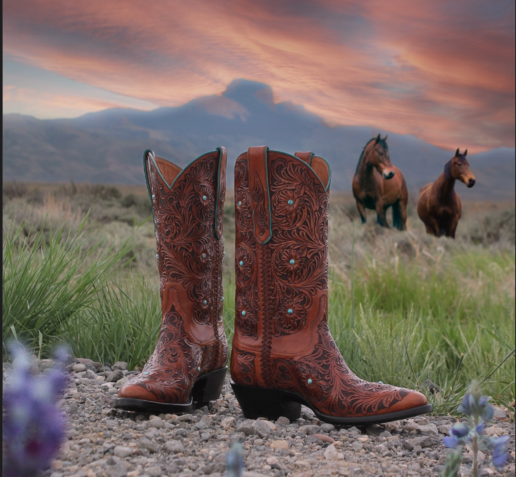 Tooled Wild Roses with Turquoise Studs Women's 4-25
