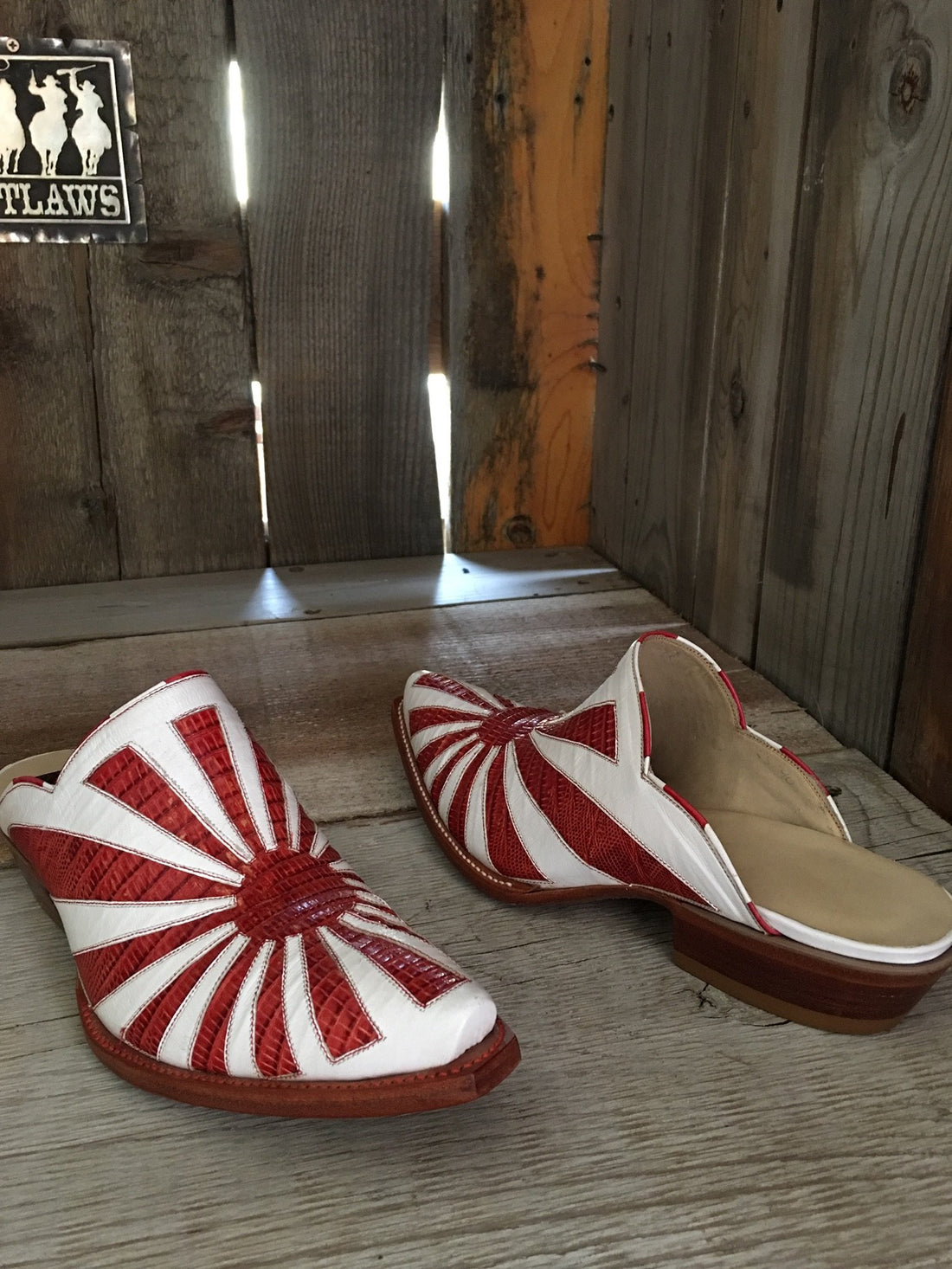 White Kangaroo w/ red tegu 1606