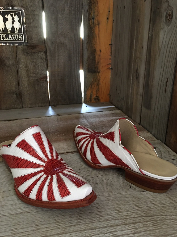 White Kangaroo w/ red tegu 1606