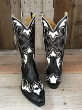 Black Kangaroo & White Appliqué Men's Classic 3851