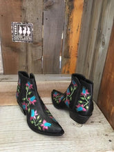 Black Calf Metallic Flower Inlays Flamingo 1751