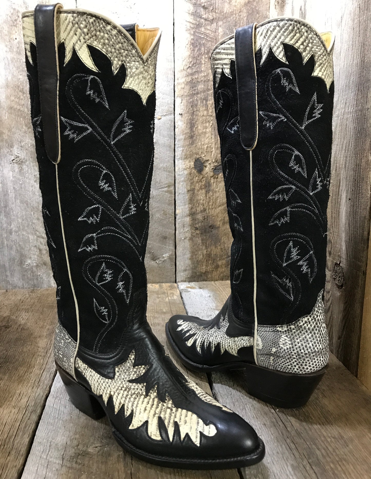 Tall Black Buffalo with Natural Ring Lizard 1347