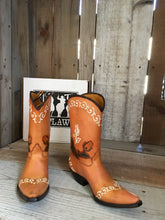 Hand Tooled Rose M 3402