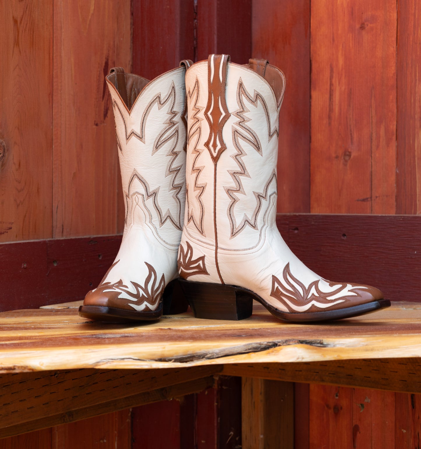 Brown and White Giddy Up 4-131