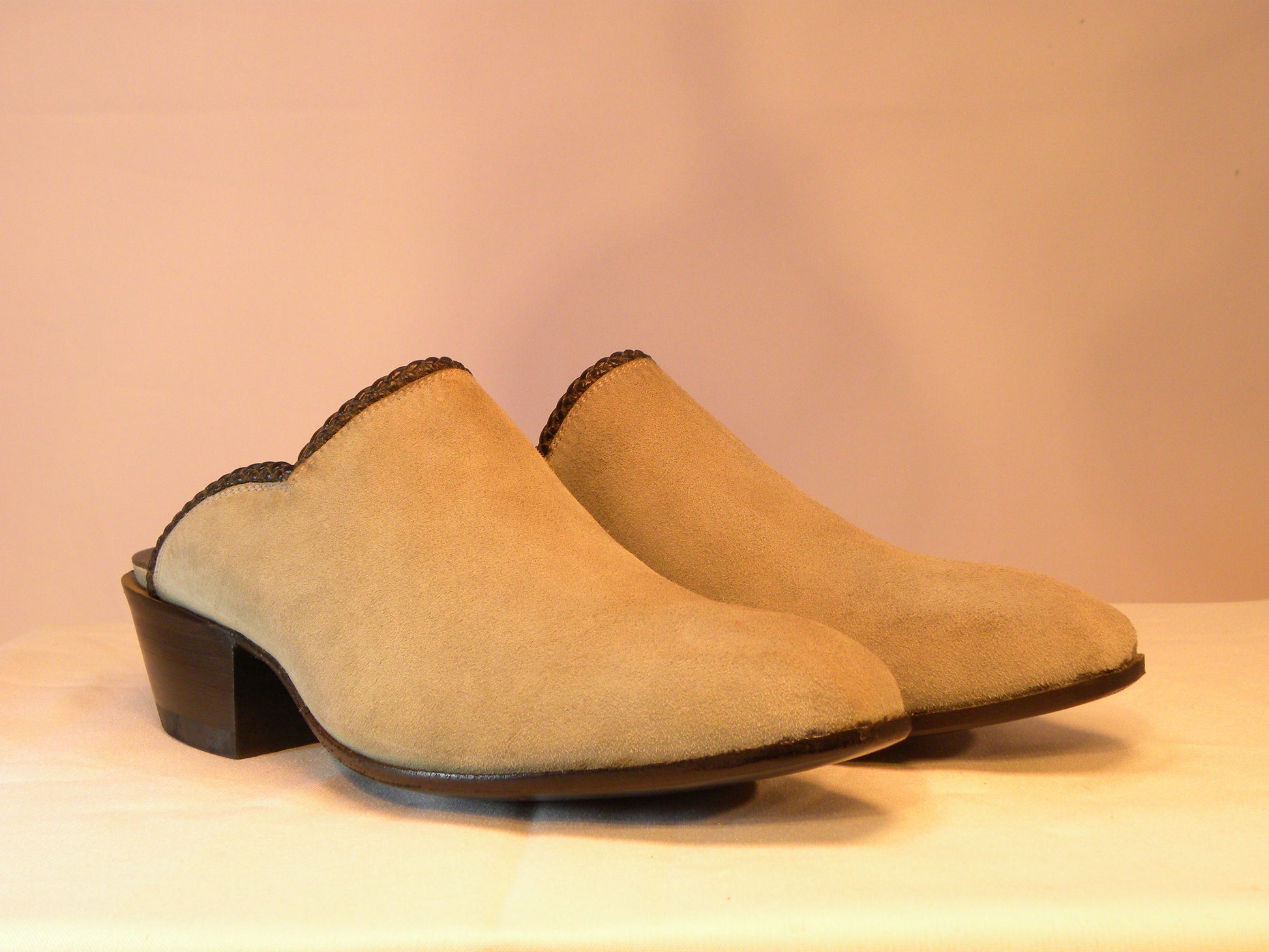 C09 Suede