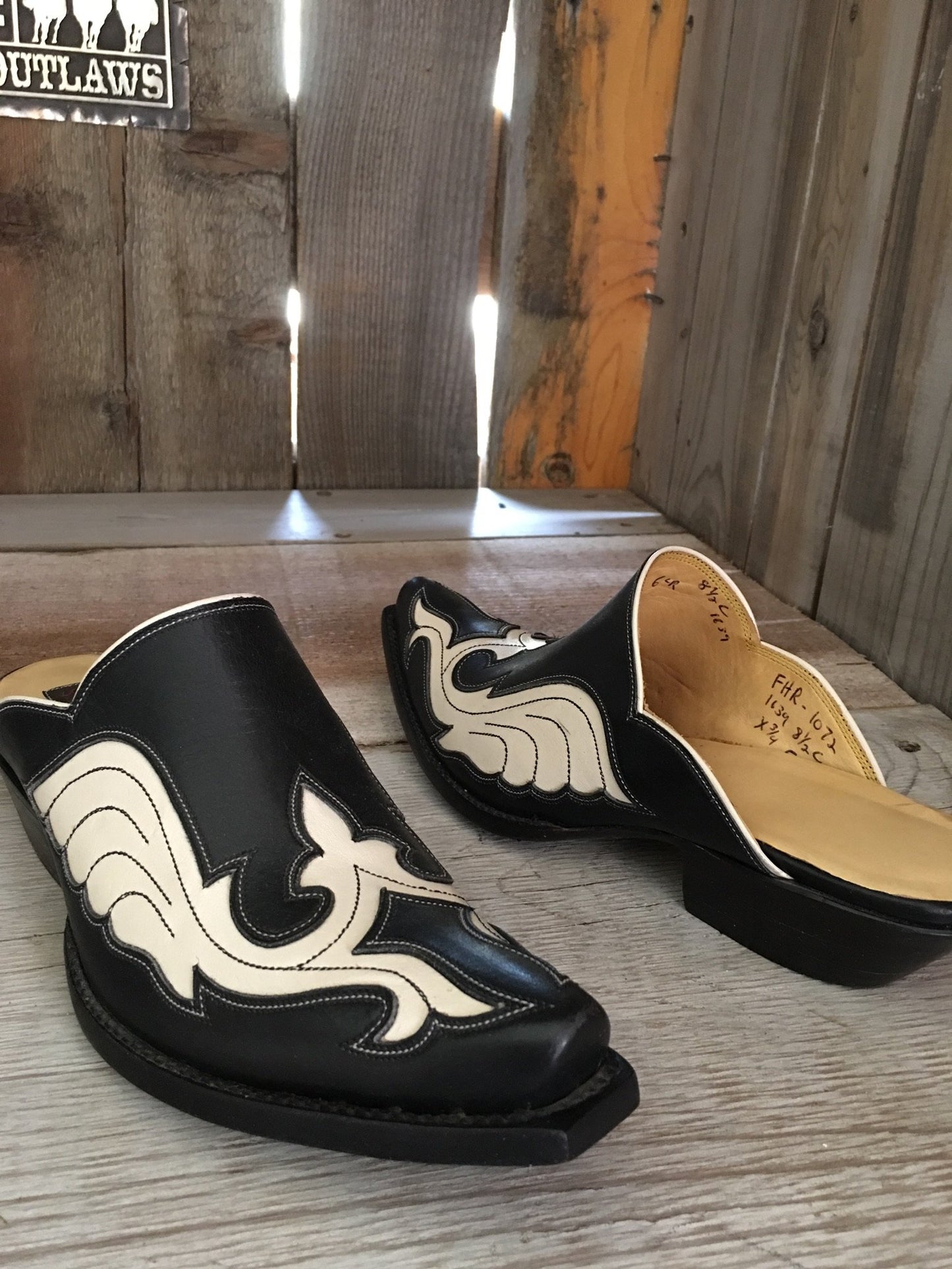 Black and Bone Kangaroo Inlay 1708
