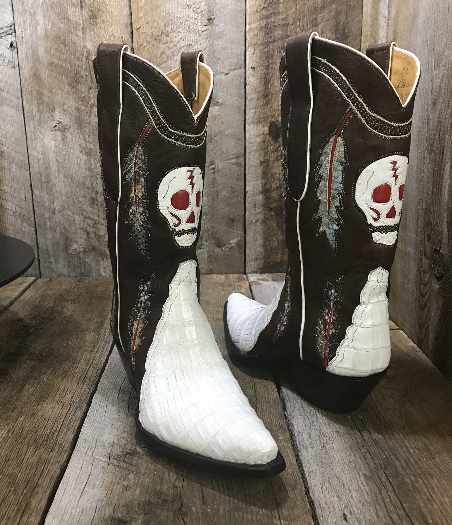 Croc Tail & Deerskin Tops w/ Skull & Feathers Women's 1615